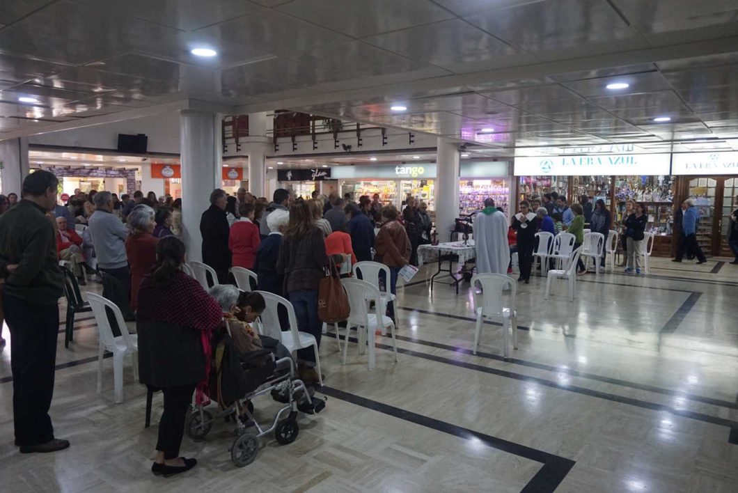 Colombia catholic mass in supermarket